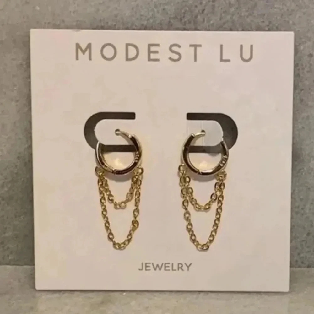 COPY - COPY - Gold Layered Chain Huggie Hoop Earrings - Picture 3 of 4